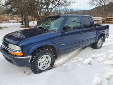 absolute auction  chevy  crew cab    wheel drive pickup