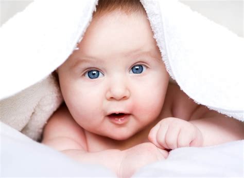 ontwikkeling baby eerste  maanden infobronnl