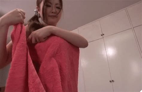 voluptuous sister drops towel
