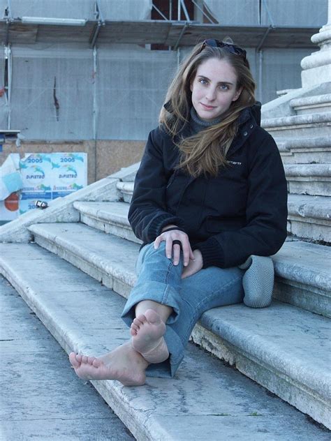 winter barefooting ketty 04 barefoot urban girls 21 photos