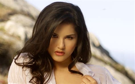 download nude sexy sunny leone pic 2013 wallpaper hd free uploaded by harry wallpaper id