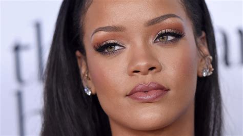 Rihanna Told A Fan That Fenty Beauty Will Have 40