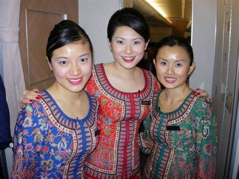 Beautiful Singapore Airline Cabin Crew In Different Colors