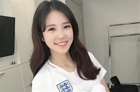 cantiknya jang ye won reporter korea selatan di asian games 2018