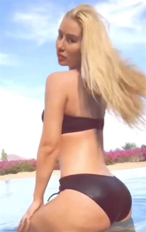 Iggy Azalea Bum Sends Instagram Fans Wild With Booty Picture Daily Star