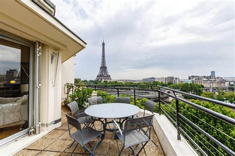 romantic airbnbs  paris     trip summer