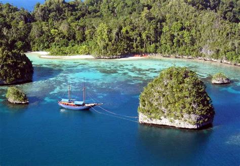 indigenous papua visit indonesia   beautiful archipelago   world