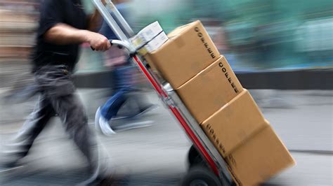 local businesses  turn  threat   demand deliveries    advantage search