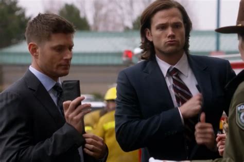 Supernatural S9 Ep22 Dean And Sam Pulling Out Their Fake