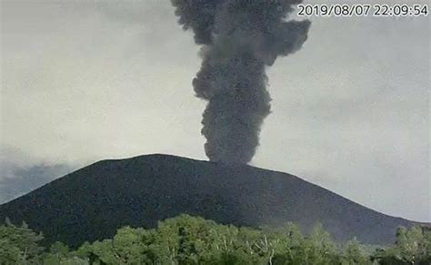japan volcano mount asama erupts for first time in 4 years alert level