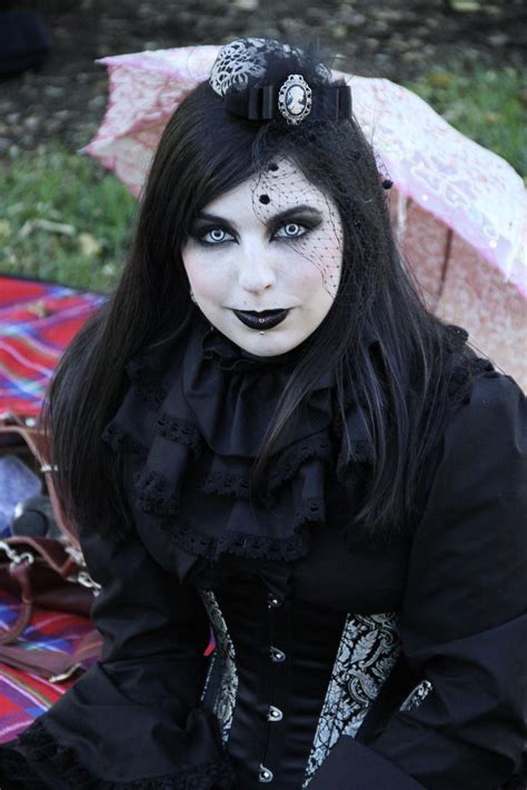 goth makeup  mainstream love   leave  page