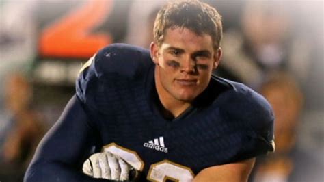 Ridiculously Photogenic Football Player Notre Dame S Cam