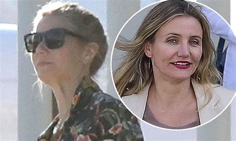 Gwyneth Paltrow Arrives In Mexico For Bachelorette Party Daily Mail