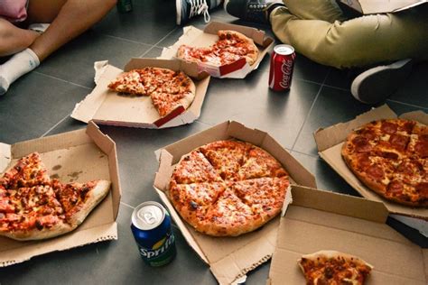 hoe handig  kunnen straks misschien pizza laten bezorgen  drone indebuurt delft