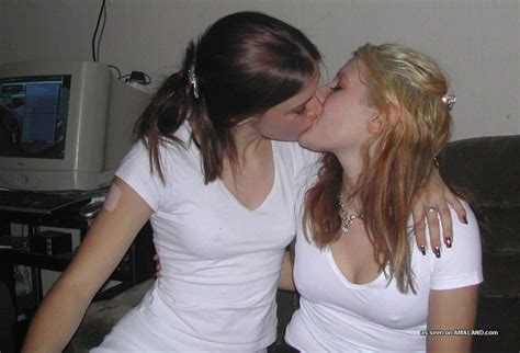horny college dike girls kissing and touching pichunter