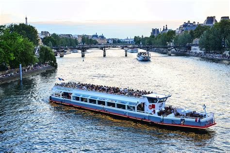 vedettes du pont neuf paris