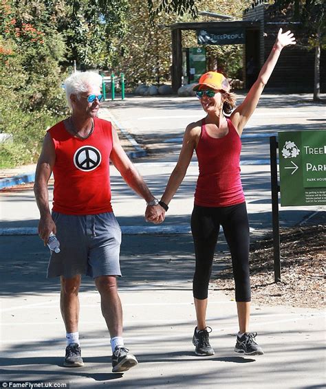 lisa rinna steps out for yoga class after issuing apology for husband