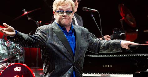Elton John Interrupts Russian Concert To Slam Putin S Anti Gay Laws