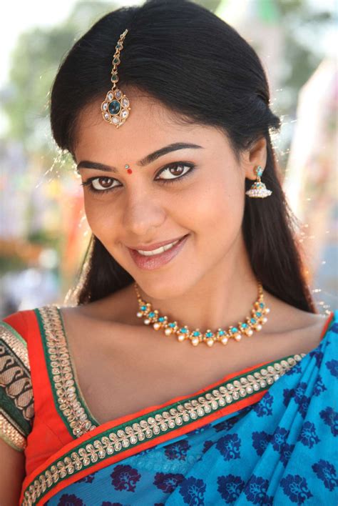 south indian actress bindu madhavi cute photos movieezreel blogspot