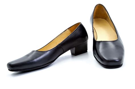 reduced  clear size   plain black leather female court shoes