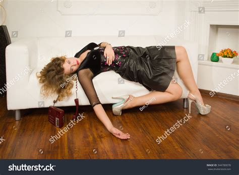 Crime Scene Simulation Strangled Woman Lying 스톡 사진 344780078 Shutterstock
