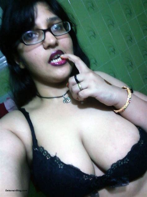 pakistani babe removing bra and taking photos indian