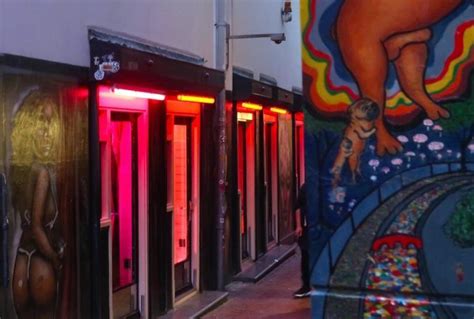 red light district amsterdam 25 facts you need to know de wallen