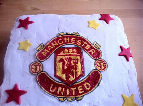 cake         manchester united logo