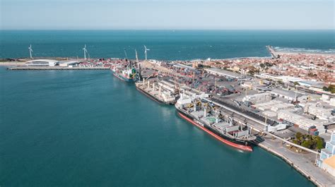 brasil puerto de fortaleza firma contrato  exportar mineral de hierro portalportuario