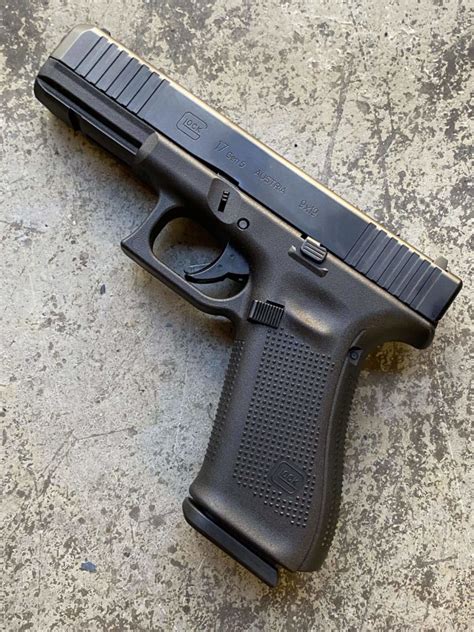 Glock 17 Gen 5 9mm With Front Cocking Serrations Boresight Solutions