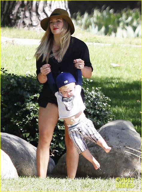 hilary duff mike comrie park day with luca 18 hilary duff