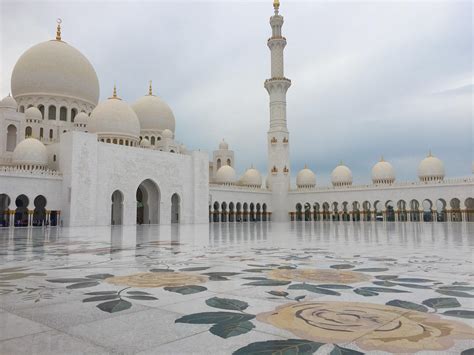 sheikh zayed grand mosque  abu dhabi rtravel