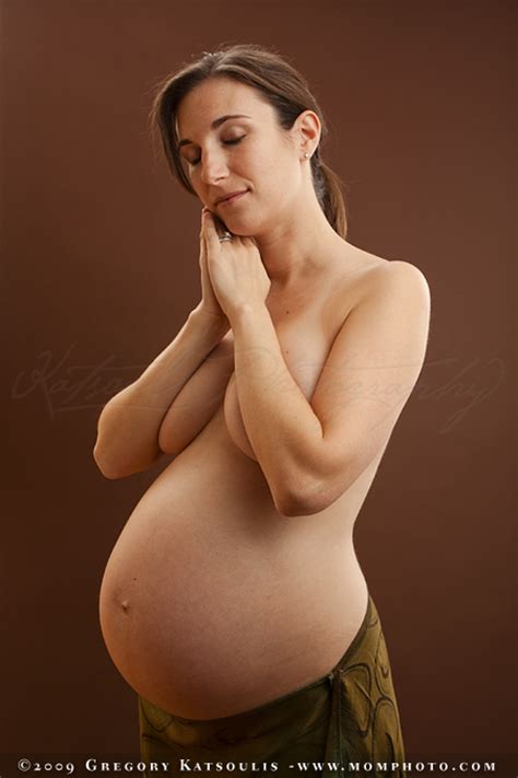 extremely pregnant and nude