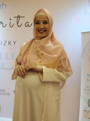 brand hijab milik artis cantik  bisa kamu pilih