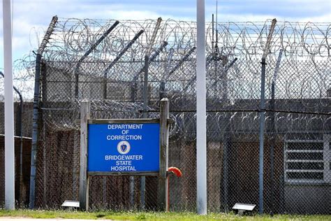 new report says prison officials not qualified to run bridgewater state