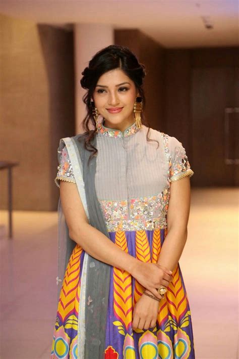 Mehreen Kaur Indian Fashion Saree Indian Girls Beauty Full Girl