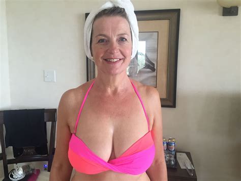 Carol Kirkwood And Her Hairy Pussy Leaks In Hq The