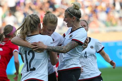 bilderstrecke zu deutsche fussballfrauen profitieren beim finaleinzug