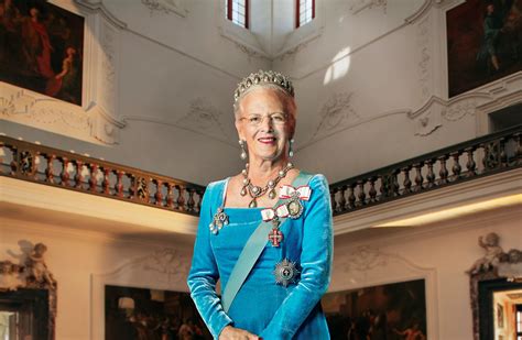 margrethe draagt nederlands diadeem op staatsiefoto vorsten
