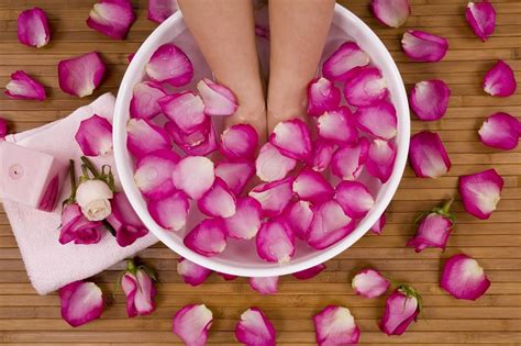 rose petal spa pedicure  perfect   pamper  feet heidi
