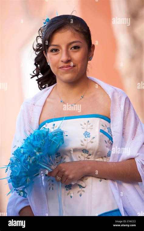 Chicas Adolescentes Mexicanas Fotografías E Imágenes De Alta Resolución