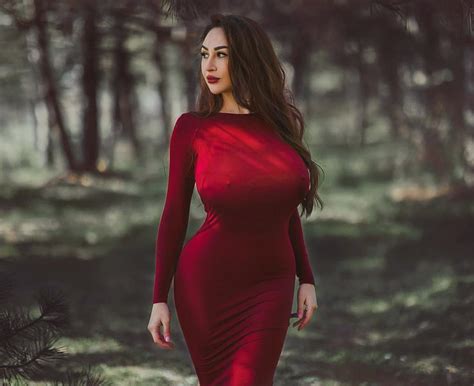 red hot 2busty2hide