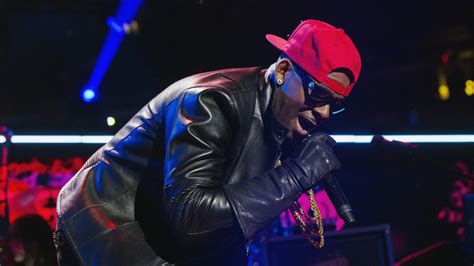 r kelly charged with 10 counts of aggravated criminal