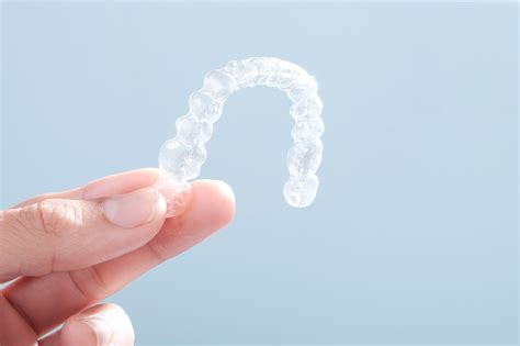 clean  invisalign trays    clean
