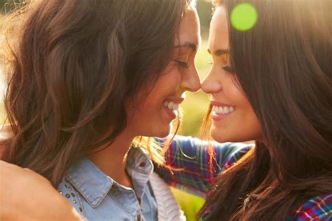 15 Coming Out Stories That Will Brighten Your Day Lesbian Dating