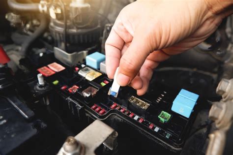 understanding automotive fuse fuse blocks circuit breakers sonic electronix learning center