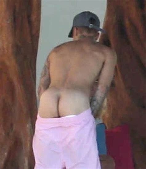 omg his butt uhgain justin bieber continues to show off his ass to the entire planet omg