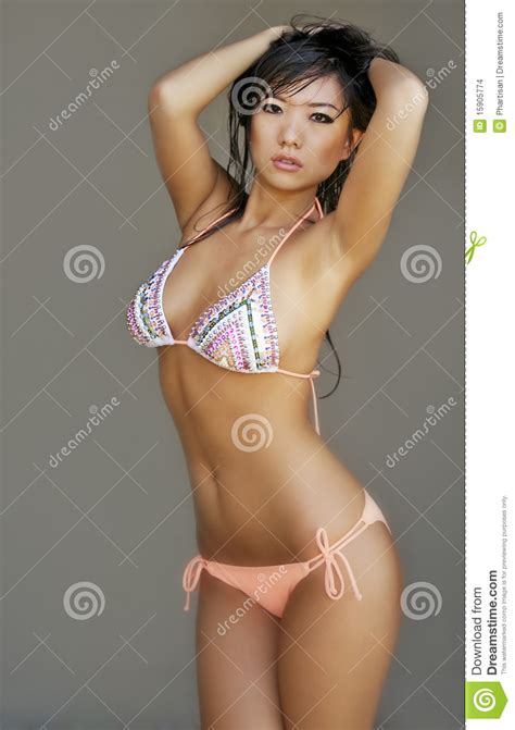 beau femme asiatique sexy dans le bikini photo stock image du bedroom