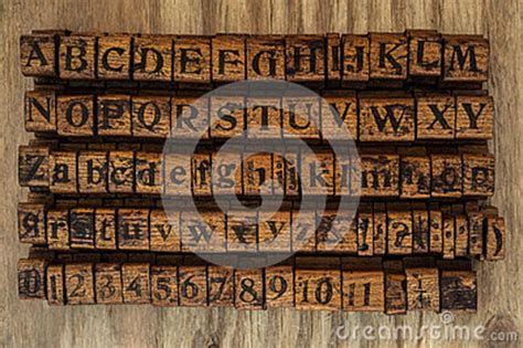 de het houten alfabet en aantallen van drukblokken stock foto image
