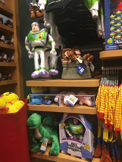 dan the pixar fan events the disney store toy story 4